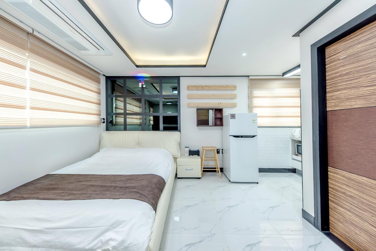 סאוגוויפו Jeju Skyhill Pension מראה חיצוני תמונה