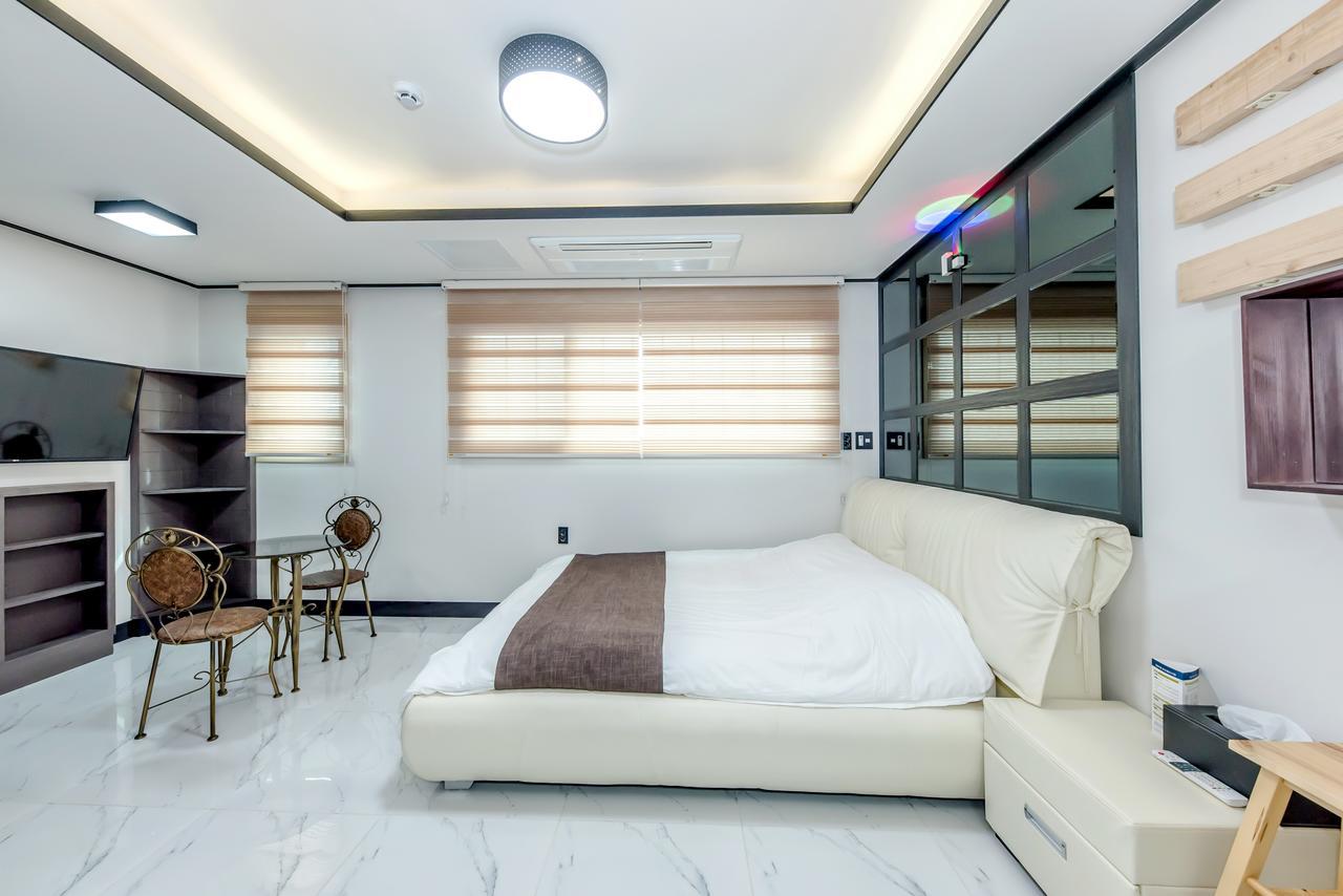 סאוגוויפו Jeju Skyhill Pension מראה חיצוני תמונה