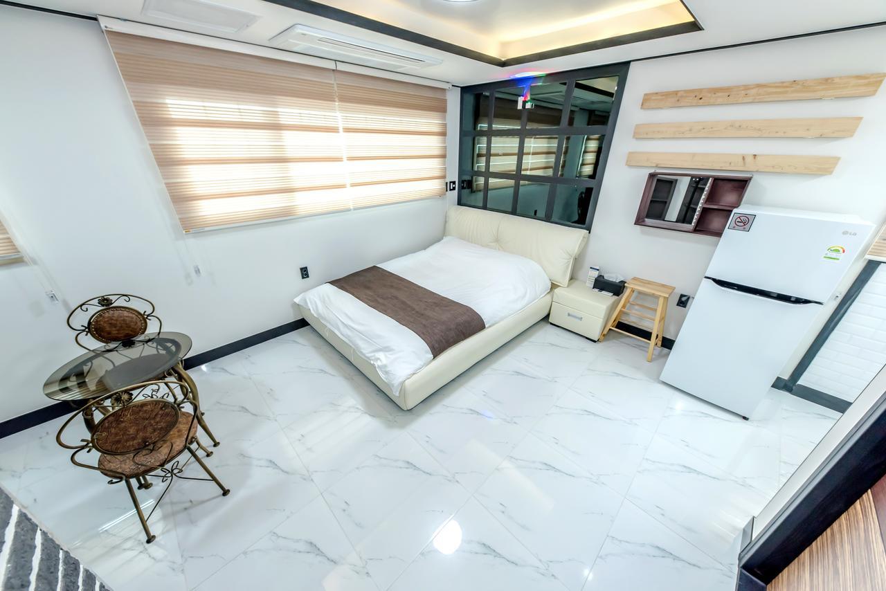 סאוגוויפו Jeju Skyhill Pension מראה חיצוני תמונה