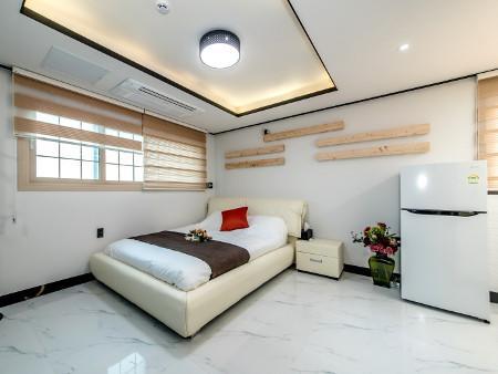 סאוגוויפו Jeju Skyhill Pension מראה חיצוני תמונה