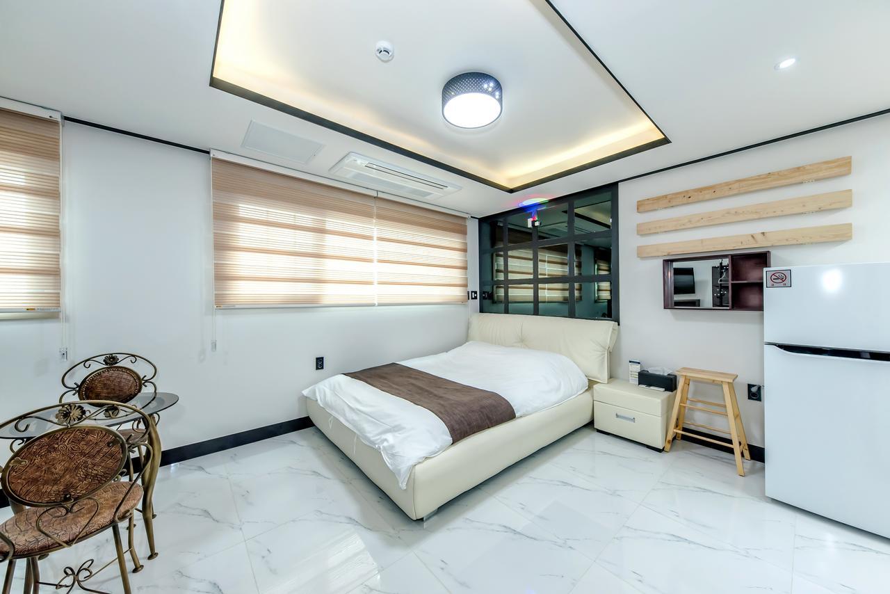 סאוגוויפו Jeju Skyhill Pension מראה חיצוני תמונה